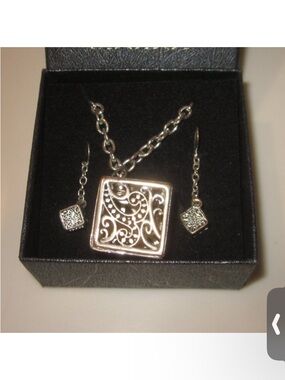 Silver Filigree NWT Square Cube Pendant Necklace and Earring Set